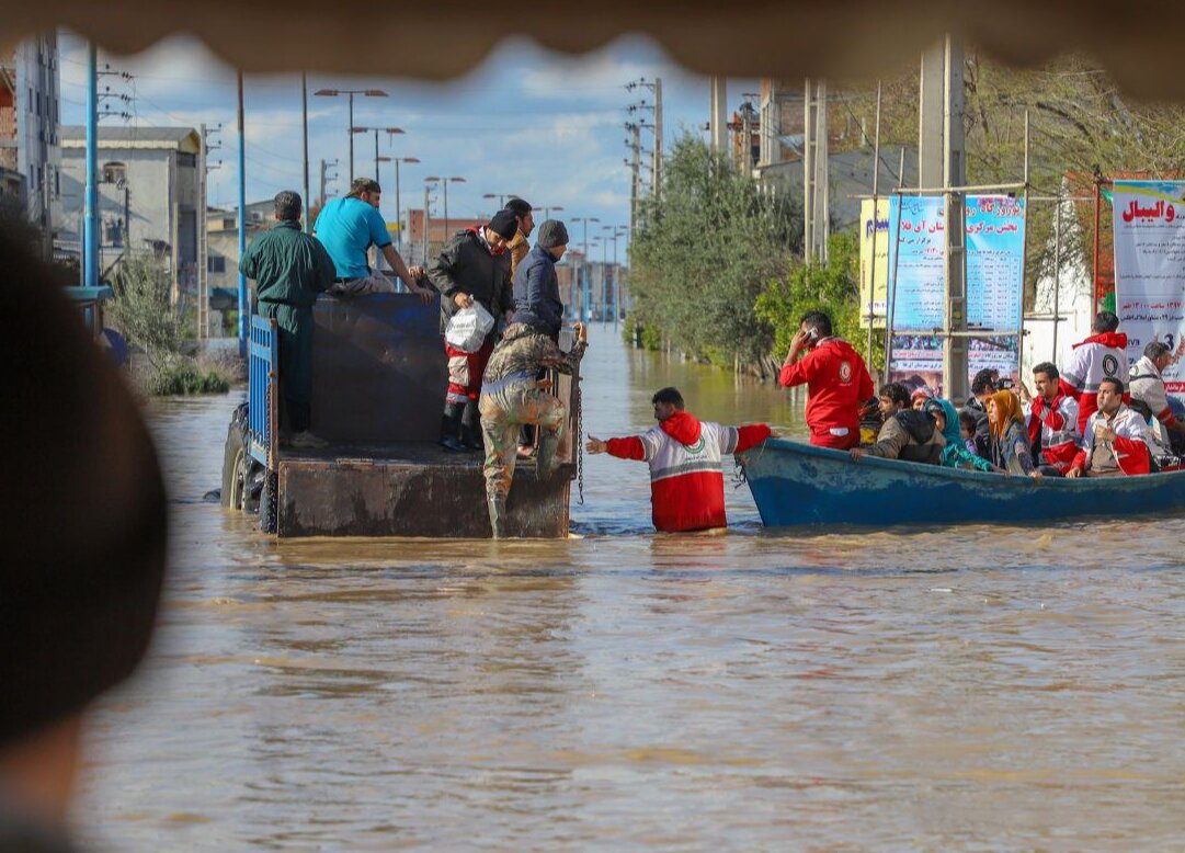 ببینید | جاری‌شدنِ سیلاب در نائین، کاشان و آران‌‍وبیدگل