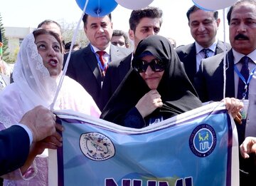 جمیله علم الهدی در پاکستان، «بانوی اول» شد / تصاویری از حضور در مراسم افتتاح با عینک آفتابی