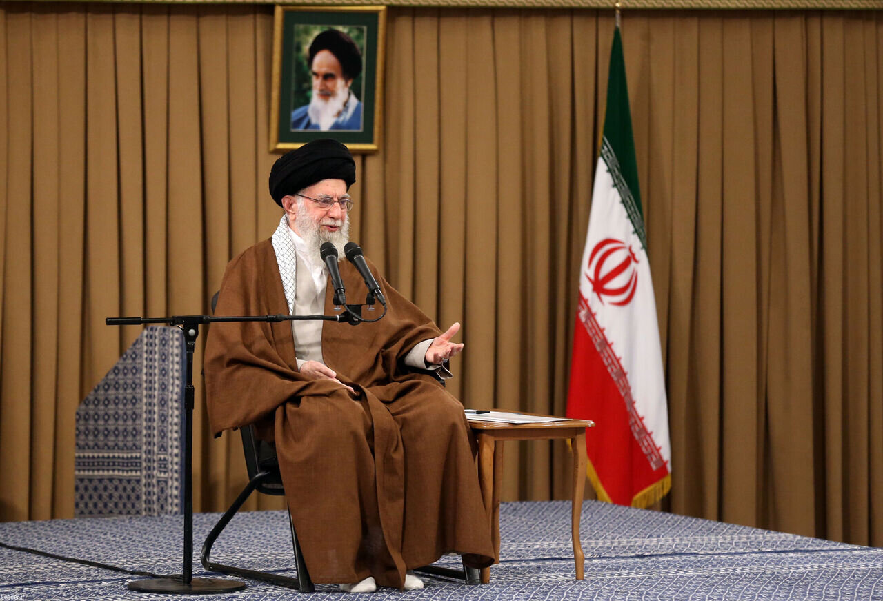 ببینید | رهبر انقلاب: هدف از تحریم در تنگنا گذاشتن نظام جمهوری اسلامی است
