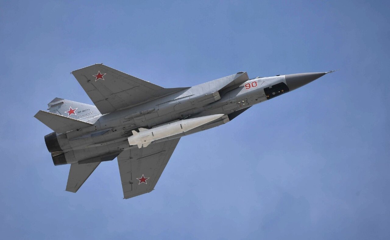 ببینید | عملیات دیدنی نمایشی جنگنده‌های پیشرفته روسیه در دل آسمان