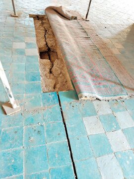 آژیر قرمز در اصفهان / فرونشست به آثار باستانی هم رسید + عکس