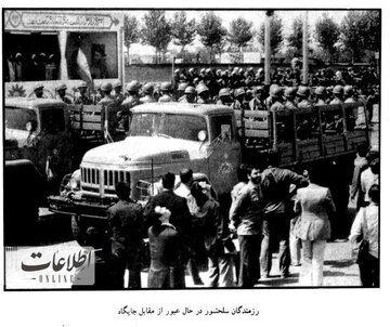 عکسی دیده نشده از رهبر انقلاب در سال های دور / برادر محسن هم بود