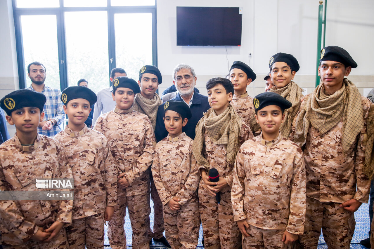 عکس هایی از برخورد خاص سردار قاآنی با نوجوانان و کودکان /سلفی با فرمانده