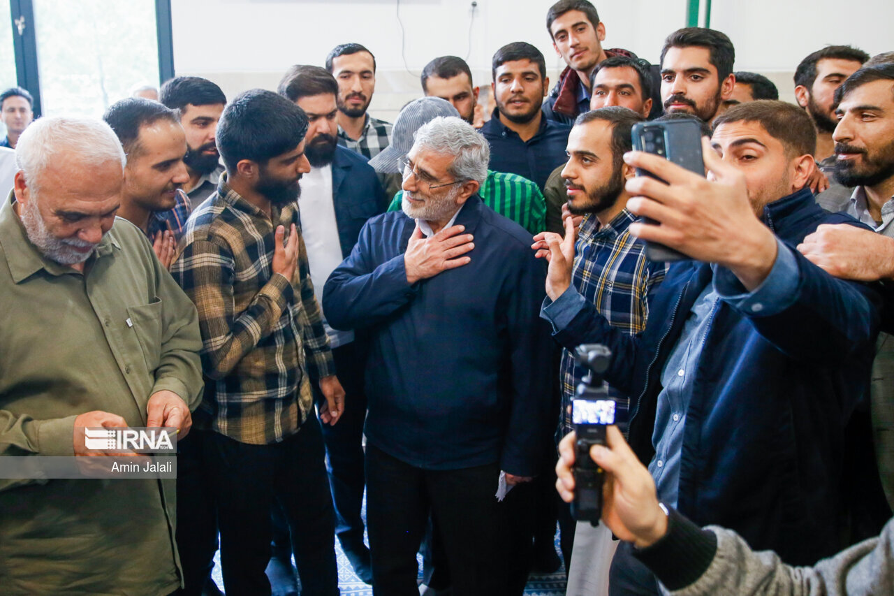 عکس هایی از برخورد خاص سردار قاآنی با نوجوانان و کودکان /سلفی با فرمانده