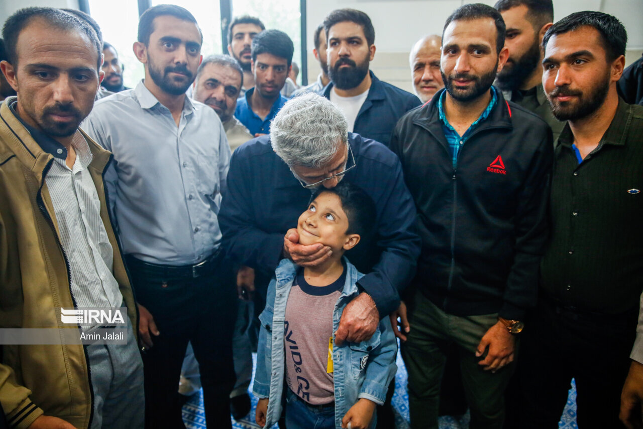 عکس هایی از برخورد خاص سردار قاآنی با نوجوانان و کودکان /سلفی با فرمانده