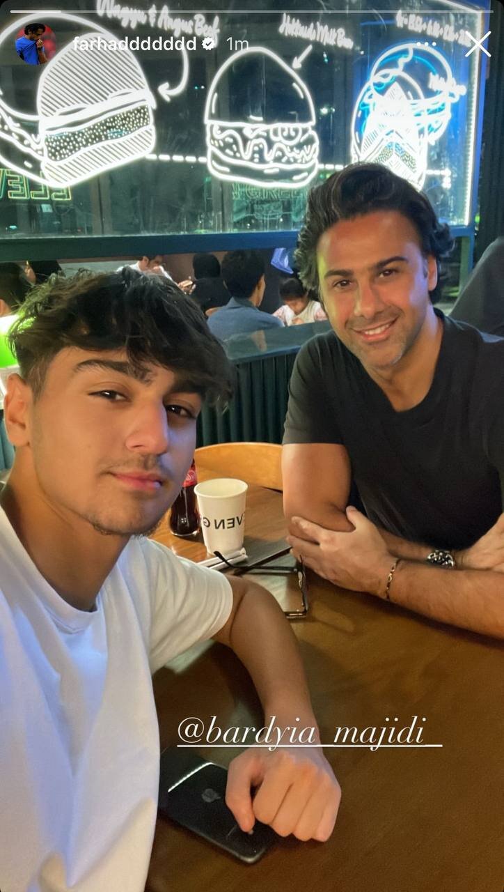 عکس| جدیدترین تصویر از فرهاد مجیدی و پسرش در امارات