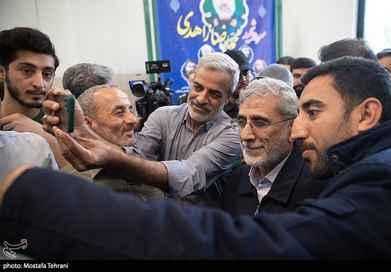 بازار داغ سلفی گرفتن با فرمانده بلندپایه سپاه پاسداران +عکس