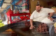 ببینید | پخت دیدنی غذای مشهور افغانستان به سبک آدم خان