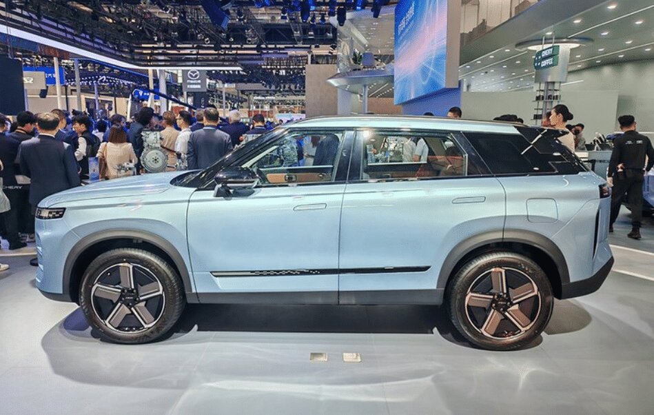 تصاویر| شاسیبلند چینی بازار ایران به بریتانیا میرود / ورود چری به بازار خودروی اروپا 3 تصاویر| شاسیبلند چینی بازار ایران به بریتانیا میرود / ورود چری به بازار خودروی اروپا