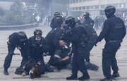 ببینید | لحظه ورود پلیس ضد شورش برای متفرق کردن دانشجویان در پاریس