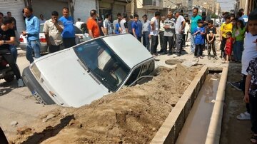 فرونشست وحشتناک زمین در گلستان/پراید در زمین فرو رفت