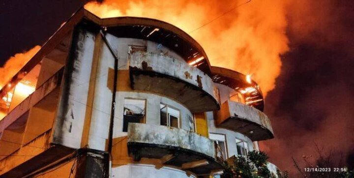 ببینید | اولین تصاویر از آتش‌سوزی در هتل پارسیان کوثر در میدان ولیعصر