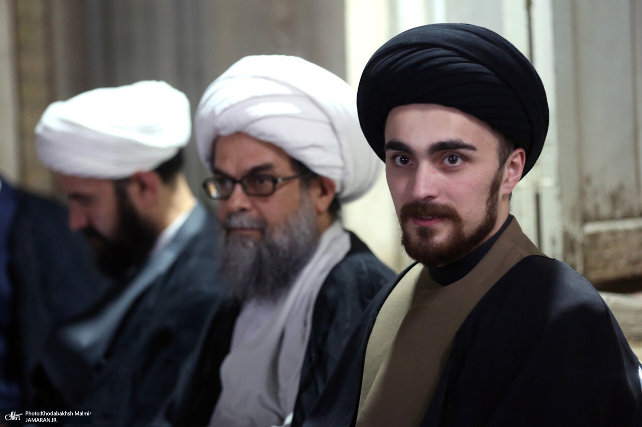 تصاویری از نوه و نتیجه امام خمینی در یک مراسم عزاداری