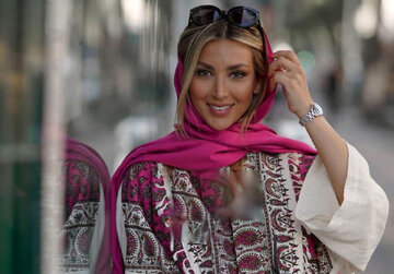 عکس | استایل همسر بهرام رادان در کویر یزد