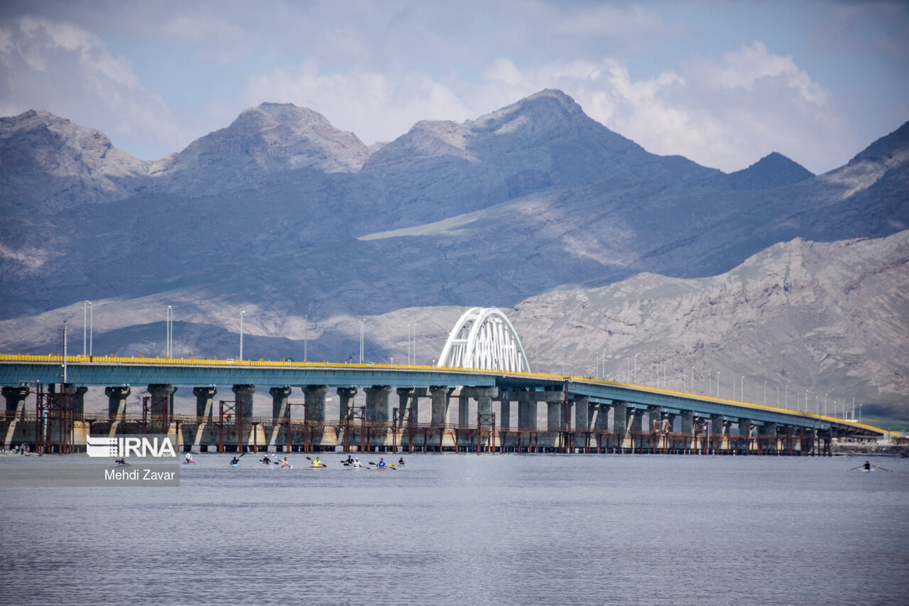 چاهها آب دریاچه ارومیه را میبلعند/ افزایش بارشها حیات دریاچه را تضمین میکند؟/ ۵۷ درصد آب چاهها صرف کشت سه محصول میشود