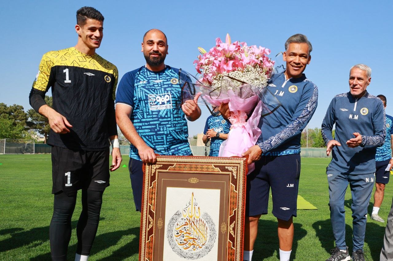 عکس| سورپرایز ویژه سپاهانیها برای مسلمان شدن مورایس