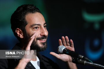 تصاویری از نوید محمد زاده در مراسم تقدیر از استادش!
