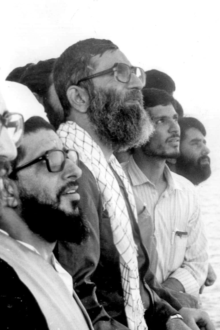 تصاویری از حضور رهبر انقلاب در خلیج فارس با لباس نظامی / محسن رضایی هم بود 6