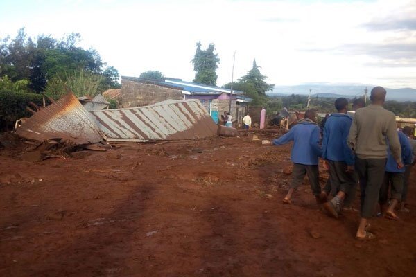 ببینید | اولین تصاویر از شکسته شدن سد در کنیا؛ کشف 42 جسد