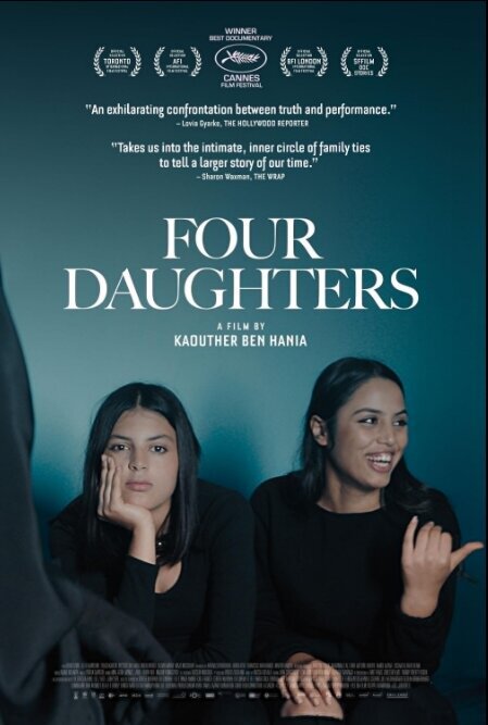 مستندی درباره مادری که دو بازیگر نقش دو دختر گمشده اش را بازی می کنند 3