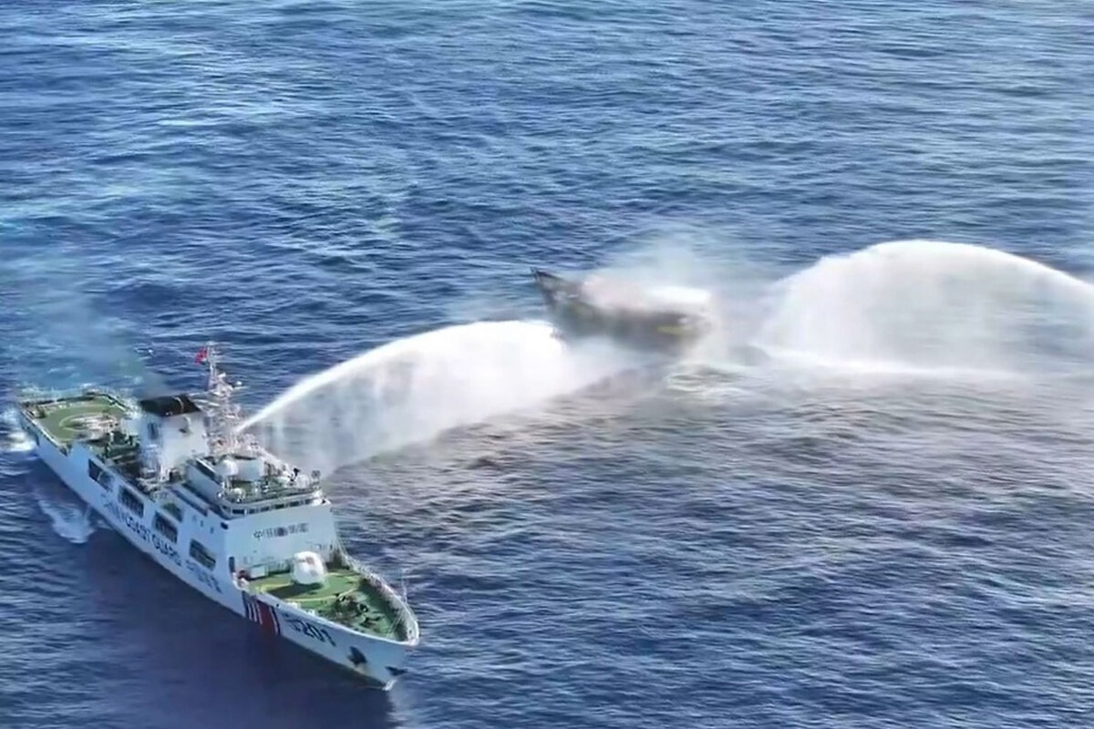 در حادثه برخورد گارد ساحلی چین با کشتی فیلیپینی در نزدیکی سد ساحلی...