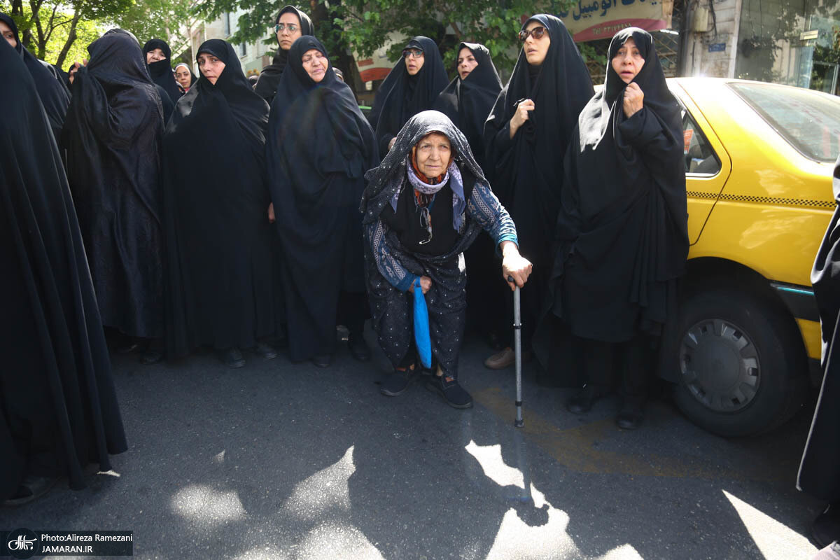 عکس جدید از وزیر روحانی در مراسم تشییع آیت الله نجفی تهرانی 5