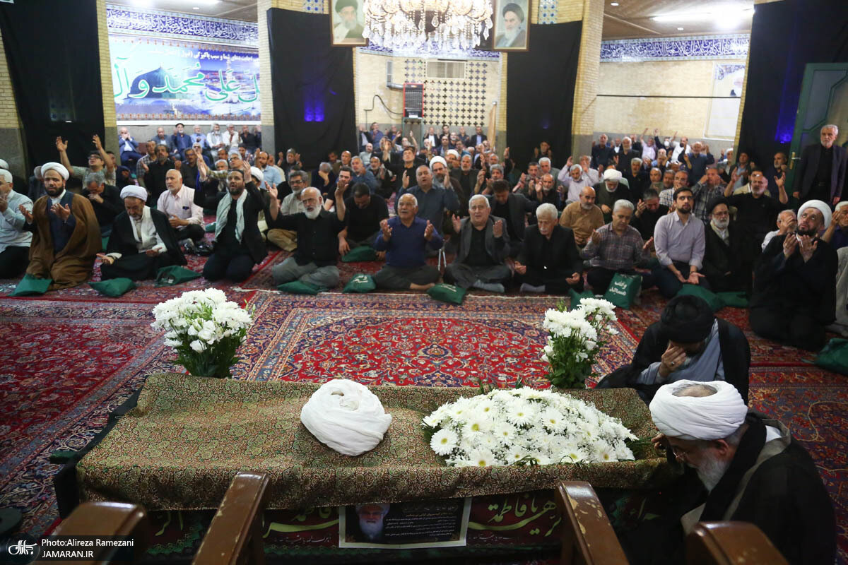عکس جدید از وزیر روحانی در مراسم تشییع آیت الله نجفی تهرانی