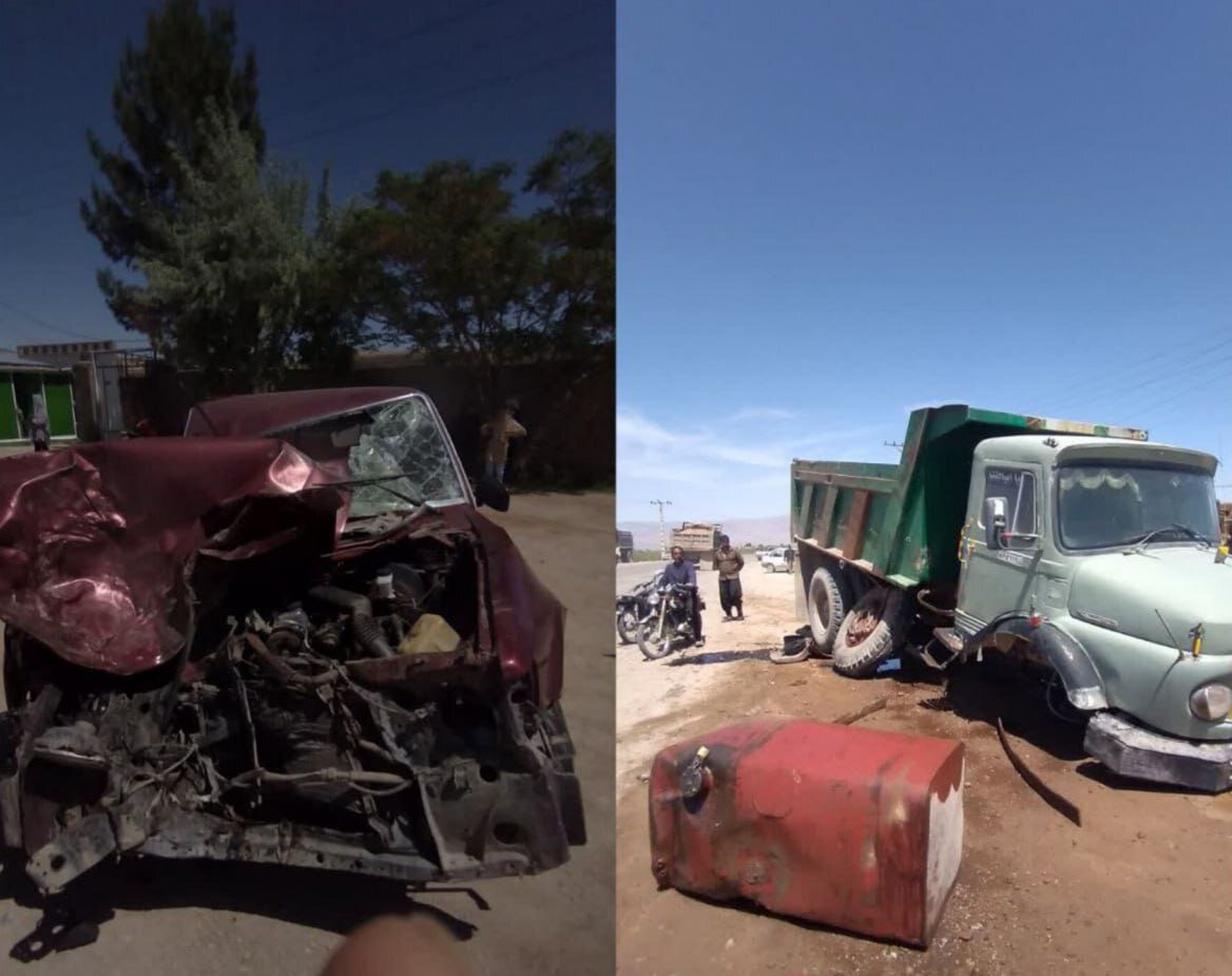 اولین تصویر از تصادف شدید مزدا و کامیون در جاده رفسنجان