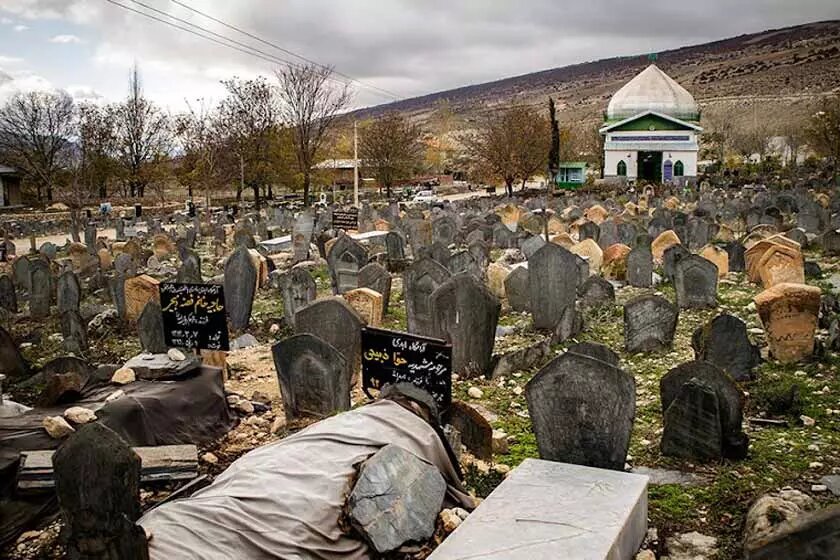 مسیر عجیب | اولین قبرستان مسلمانان در ایران؛ اینجا جسد مردگان پوسیده نمی‌شود؟/ عکس 4