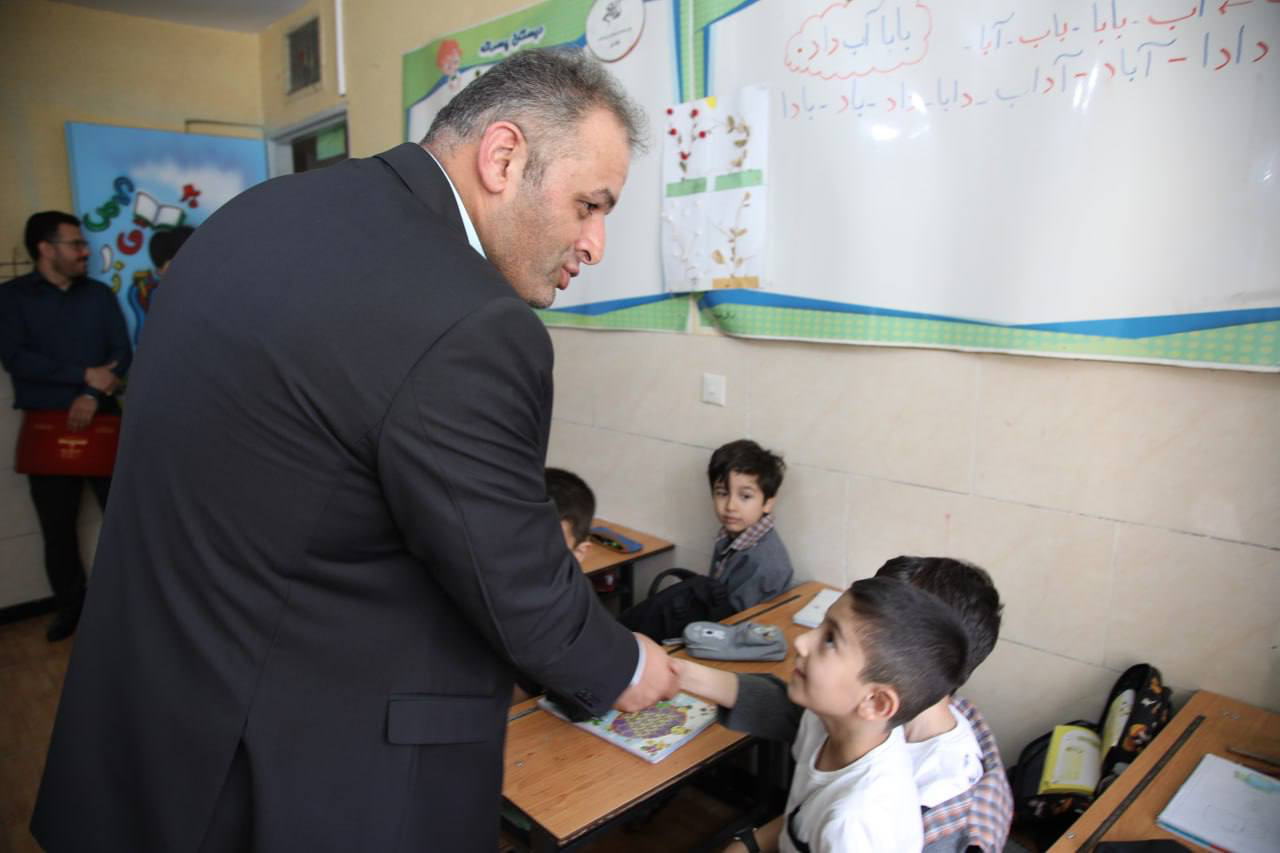 عکس| تقدیر اسطورههای وزنهبرداری از معلمان