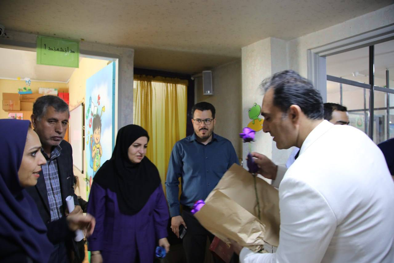 عکس| تقدیر اسطورههای وزنهبرداری از معلمان