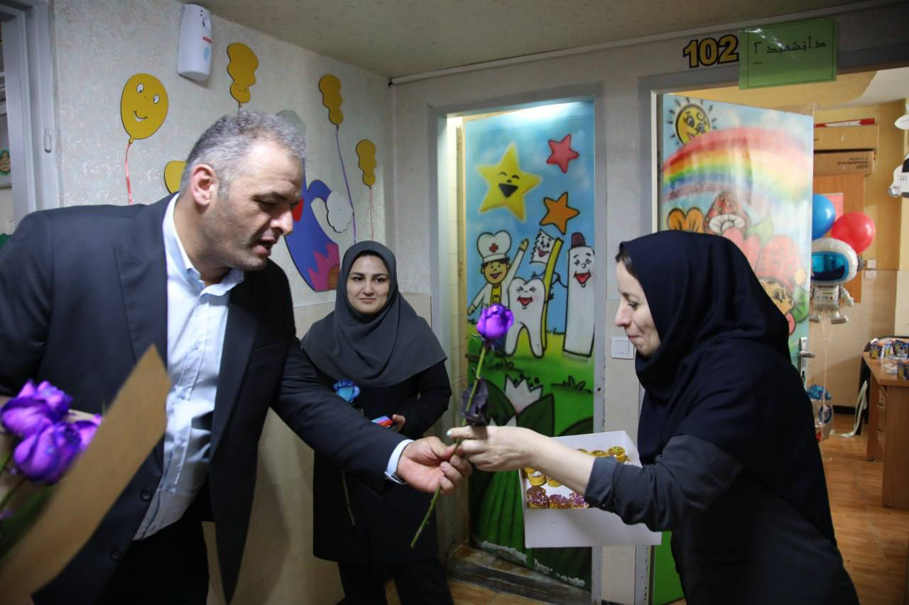 عکس| تقدیر اسطورههای وزنهبرداری از معلمان