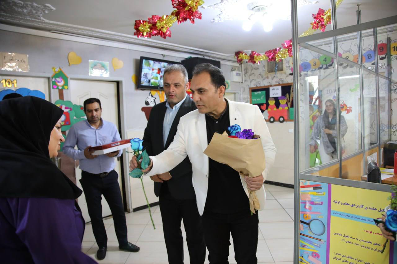 عکس| تقدیر اسطورههای وزنهبرداری از معلمان