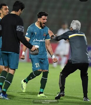 شمس آذر ترمز پیکان را کشید