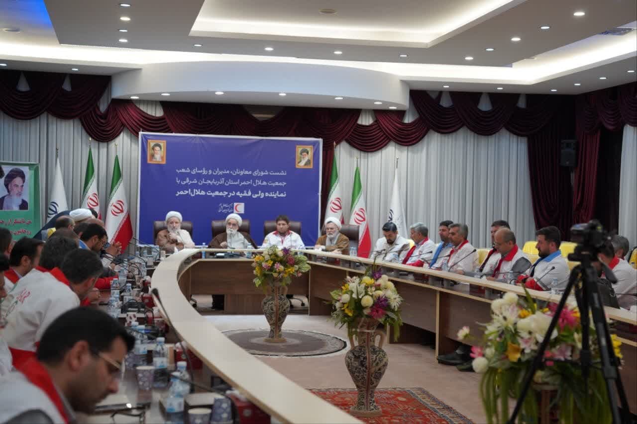 نماینده ولی فقیه در جمعیت هلال احمر: پرچم هلال احمر یادآور امید و آرامش در جامعه است/مسئولیت در جمعیت هلال احمر پذیرفتن یک امانت الهی است