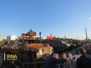 ببینید | سلفی مردم روسیه با تانک‌های آمریکایی در «پارک پیروزی»