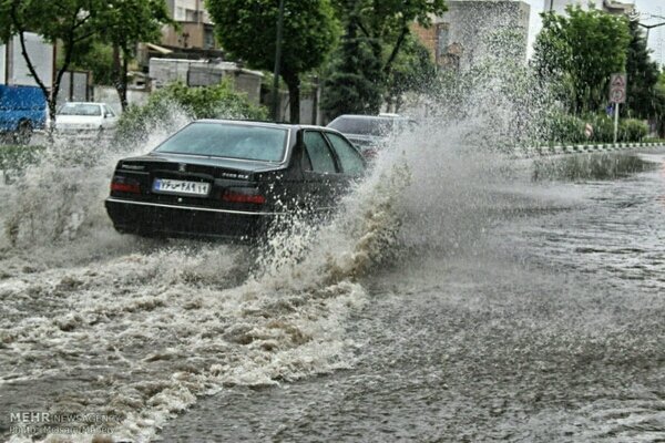 ببینید | گرفتاری خودروها در آبگرفتگی خیابان‌های خوزستان