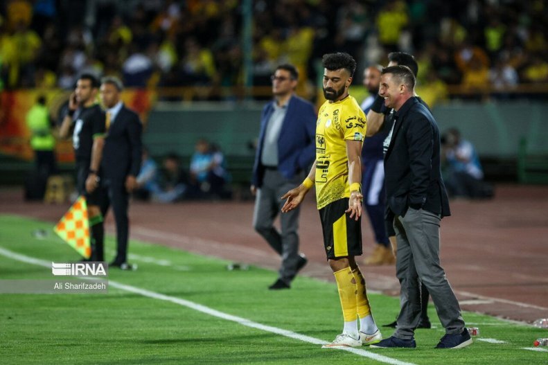 عکس| برخورد گرم اوسمار با بازیکن مورد علاقهاش در سپاهان