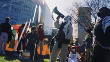 محتجون مؤيدون للفلسطينيين يحتلون أجزاء من متحف بروكلين في نيويورك محتجون مؤيدون للفلسطينيين يحتلون أجزاء من متحف بروكلين في نيويورك