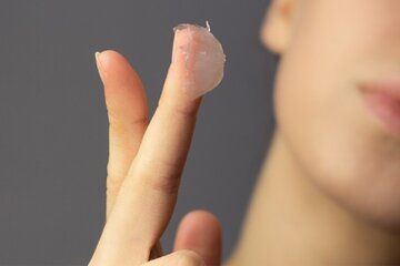 وازلین برای پوست؛ خوب است یا بد؟ وازلین برای پوست؛ خوب است یا بد؟