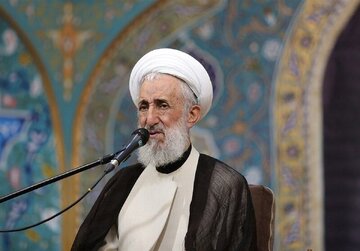 چرا هیچ تصمیمی برای حفظ حرمت تریبون نماز جمعه گرفته نشده؟/ آقای صدیقی! برای حفظ حرمت دین لطفا فعلا خطبه نخوانید