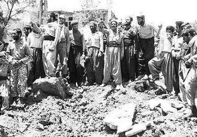 این مرد خلبان مخصوص بالگرد اشرف پهلوی بود /زندان شبیه اصطبل اسب بود/دست و پای اسراء را غل و زنجیر کردند