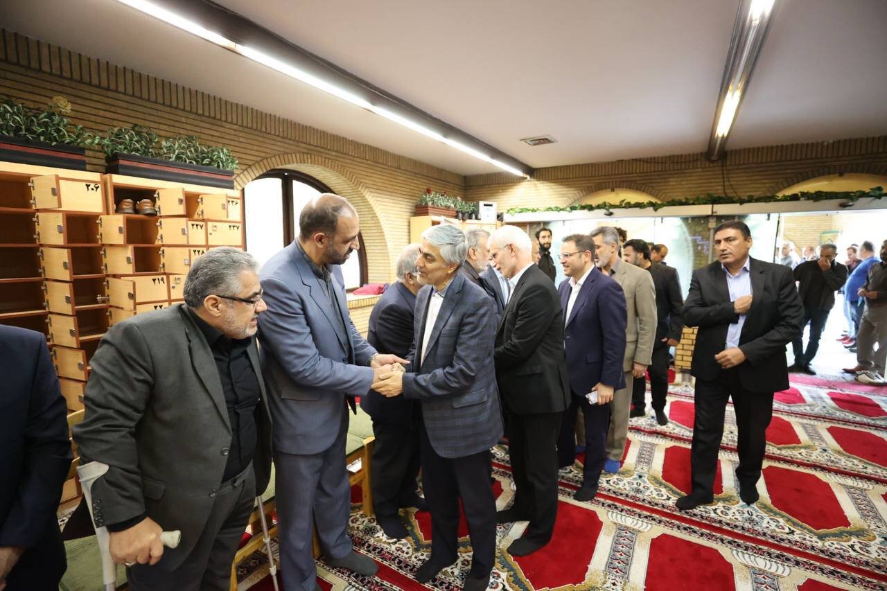 عکس| حضور وزیر ورزش در مراسم ترحیم یک گزارشگر