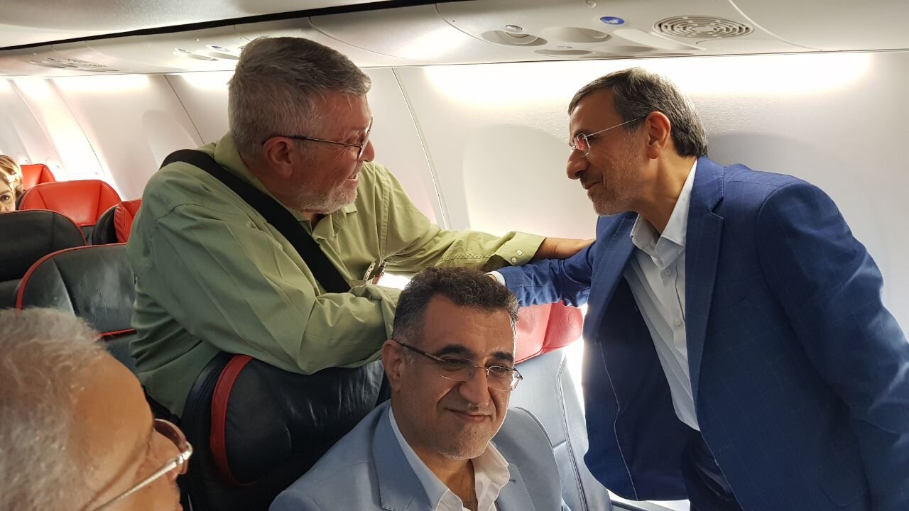 تصاویر جدید از احمدی‌نژاد در فرودگاه استانبول