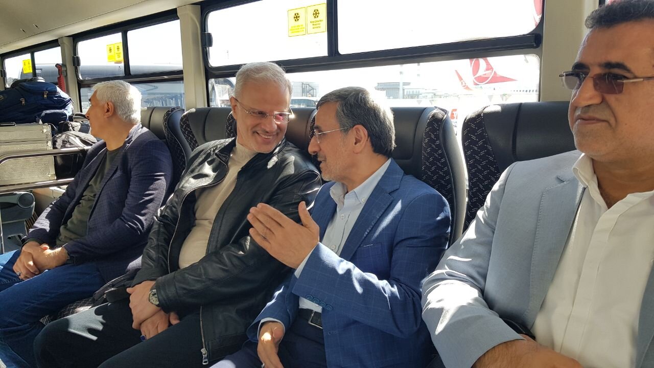 تصاویری از حضور محمود احمدی نژاد در فرودگاه استانبول