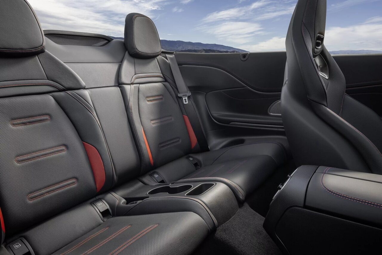 مرسدس بنز برای شکست بیامو دست به اسلحه شد!/ عکس