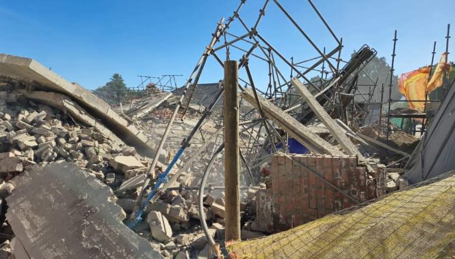 ببینید | اولین تصاویر از فرو ریختن یک ساختمان در آفریقای جنوبی؛ مدفون شدن 59 نفر زیر آوار!