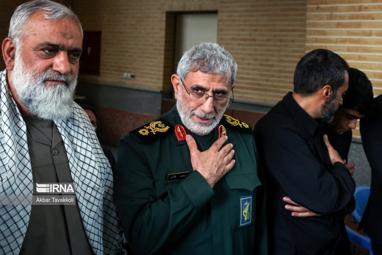 عکسی از واکنش جالب سردار قاآنی به درخواست یک کودک /سردار میزبان شد