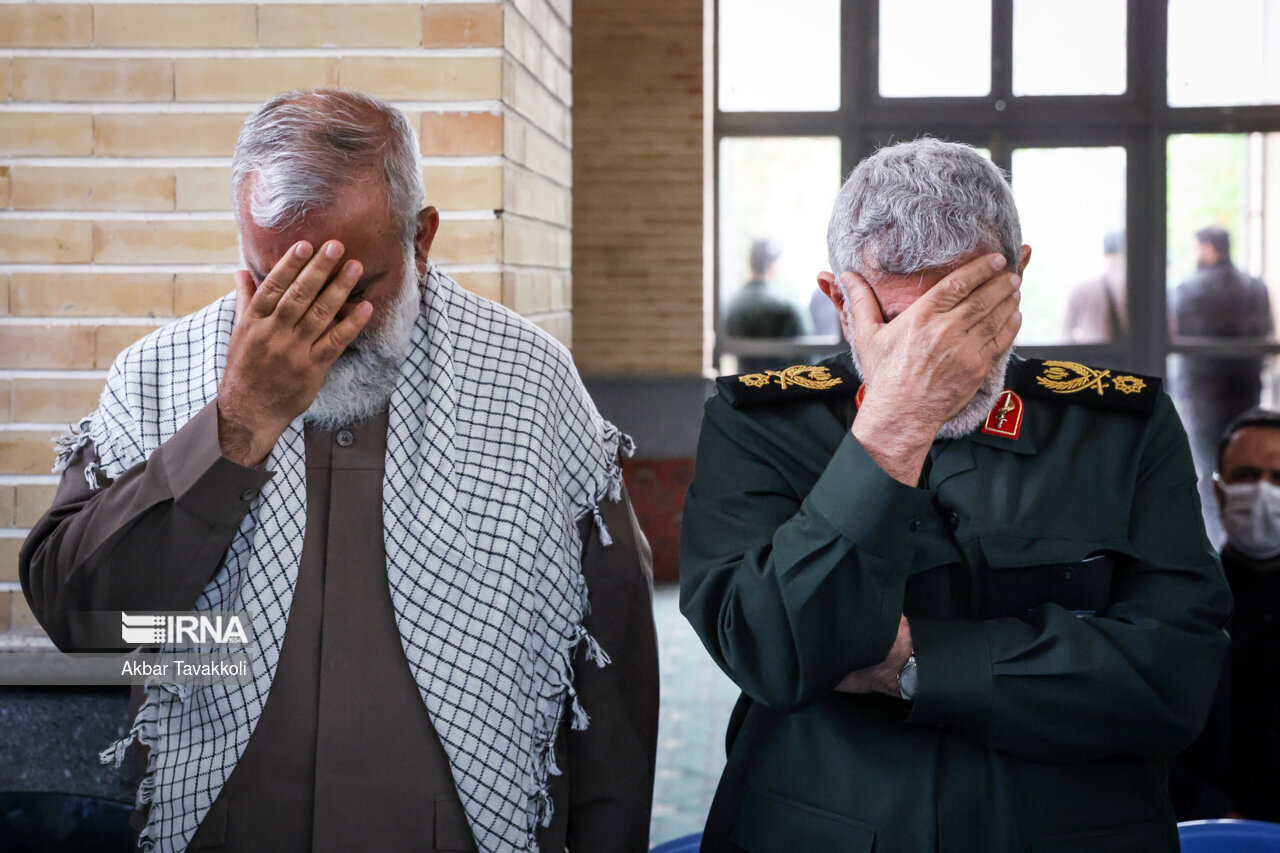 عکسی از واکنش جالب سردار قاآنی به درخواست یک کودک /سردار میزبان شد