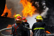 ببینید | اولین تصاویر در آتش‌سوزی در کارخانه مدیران خودرو در بم